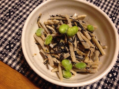 ごぼうとひじきと枝豆のふきみそマヨサラダ。